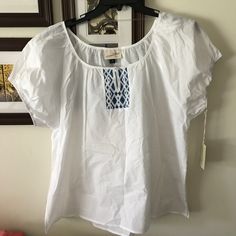 Universal Thread Embroidered Boho Top. Size Xxl. New With Tags. Casual Embroidered Cotton Top For Vacation, White Embroidered Short Sleeve Top With Relaxed Fit, White Embroidered Top With Short Sleeve, White Embroidered Top With Short Sleeves, Relaxed Fit, Casual Embroidered Top For Vacation, Casual White Cotton Embroidered Top, White Cotton Embroidered Casual Top, White Embroidered Relaxed Fit Top, White Embroidered Top With Relaxed Fit