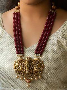 Gold Pendant With Beads, Red Beads Jewellery, Beads Jewellery Designs, Long Necklace Outfit, Red Beads Necklace, Red Pearl Necklace, Long Necklace Indian, Temple Necklace