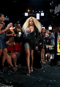 nicki hilton walks down the runway at the bet awards