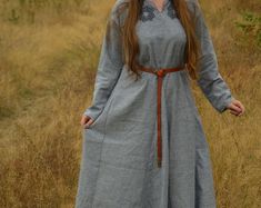 Early Medieval linen underdress gown dress for the summer. Viking Underdress, Viking Dresses, Viking Clothes, Historical Garments, Medieval Things, Slavic Clothing, Medieval Dresses, Costume Viking, Sca Garb