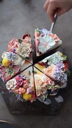 Gorgeous bridal shower cake! by Kardemon Grandmacore Decor, Alien Coffee, Torte Creative, Floral Cakes, Torte Cupcake, Buttercream Flowers, Floral Cake, Fancy Cakes, Cookie Designs