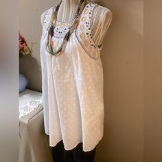 Embroidery Azteca Tunic Hand Embroidery Sleeveless Button In The Back For Closure Pockets In The Side Lining White Color With Pastel Color In The Embroidery. Never Used Size M Casual Sleeveless Top With Multicolor Embroidery, Bohemian Sleeveless Embroidered Top For Summer, Bohemian Sleeveless Embroidered Top For Beach, Sleeveless Embroidered Top For Spring Festival, Sleeveless Embroidered Top For Festival, Bohemian Sleeveless Top With Floral Embroidery, Sleeveless Tops With Multicolor Embroidery For Vacation, Sleeveless Top With Multicolor Embroidery For Vacation, Sleeveless Multicolor Embroidered Top For Summer