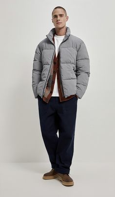 Buffer Jacket Outfit, Beige Outfit Men, Buffer Jacket, Streetwear Poses, Best Puffer Jacket, Mens Puffer Jacket, Beige Outfit, Jacket Beige