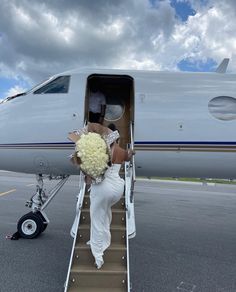 Rich Boyfriend Aesthetic, Private Boyfriend, Rich Future, Airplane Wedding, Jet Privé, Beautiful Marriage, Jetset Babe, Luxury Lifestyle Aesthetic, Single Season