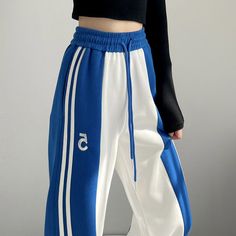 Streetwear Fashion Pants, Korean Fashion Pants, Casual Korean Fashion, Sweatpants Women, Aesthetic Clothing Stores, Egirl Outfits, Striped Sweatpants, Aesthetic Streetwear, Fall Pants