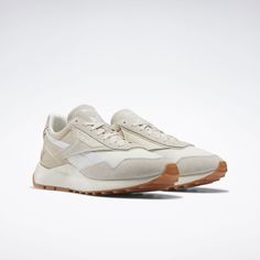 Size: 8.5 Color: Chalk / Alabaster / Modern Beige Condition: Nwt Some Marks Pictured Named After A Speedy African Antelope, Reebok Was Founded In 1958 By British Brothers Joe And Jeff Foster. A Modern Take On An '80s Design, These Low-Tops Sneakers Have A Chunky Retro Sole. Reebok Classic Legacy, Reebok Classic Leather Legacy, White Reebok, Reebok Classic Leather, Reebok Classics, Reebok Sneakers, Cross Training Shoes, Black Trainers, Reebok Shoes