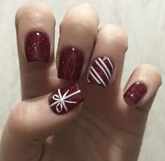 Christmas Nail Dip Designs, Winter Shellac, Funky Winter Nails, December Dip Nails, Christmas Nail Dip, Christmas Dip Nails, Christmas Dip Nail Ideas, Christmas Manicures, Christmas Nail Designs Acrylic