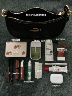 Uni Bag, School Bag Essentials, Backpack Essentials, Travel Bag Essentials, Inside My Bag, Purse Essentials, Smink Inspiration