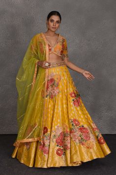 Look your best on wedding occasions like haldi and mehendi in this beautiful yellow Banarasi floral lehenga. It comes with a green net dupatta. Suit Sharara, Floral Lehenga, Sharara Suits, Designer Lehengas, Lehenga Online, Fashion Journals, Traditional Fabric, Anarkali Suit, Net Dupatta