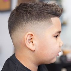 Boys Fade Haircut, Straightening Curly Hair, Cool Boys Haircuts, Cortes De Cabello, Short Hair Hacks, Faded Hair, Mens Hair Trends, Kids Hair Cuts