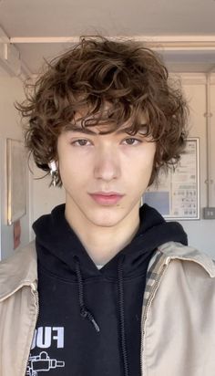 Acubi Boy, Long Wavy Brown Hair, Daniel Millar, Edgar Cut, 2a Hair, Wavy Brown Hair, Long Curly Hair Men