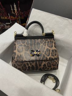 D.G Sicily Bag In Leopard-Print Pony Hair Multicolour For Women 10.2in/26cm DG Rep 1:1 Size: 21 x 26 x 12 cm / 8.3 x 10.2 x 4.7 inches (Length x Width x Height) Front flap with hidden press-stud fastening Dg logo with flowers Branded plate featuring two metal plating finishes Top handle and adjustable, detachable strap in Dauphine Printed fabric lining Inner pocket with branded zipper and a cell phone holder Item comes with a branded dust bag that matches the item’s theme Includes dust bag. This Logo With Flowers, Sicily Bag, Dolce And Gabbana Handbags, Dg Logo, A Cell, Pony Hair, Evening Clutch Bag, Green Bag, New Handbags