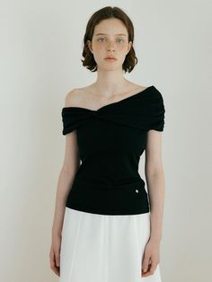 This is a minimal and feminine top by Lucirzu that is made out of high quality and sturdy material. With distinctive mood of the design and comfortable wear, you can use it for your daily lifestyle.- Drape of off shoulder line- Soft and elastic fabric- Logo embellishment detail- Modern and minimal mood Modern Off-shoulder Top For Evening, Modern Off-shoulder Evening Top, Chic One-shoulder Knit Top, Versatile Black Off-shoulder Top For Spring, Versatile Black Off-shoulder Top, Chic Off-shoulder Knit Top, Versatile Off-shoulder Black Top, Chic Stretch Off-shoulder Knit Top, Embellishment Details