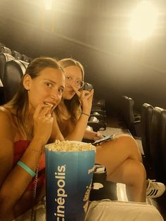 #amigas #friends #cinema #cine #anyonebutyou #contodosmenoscontigo #summer #sydney #buenosaires #argentina #popcorn #planning #saturdaynight #nightout Party Night, Popcorn, Sydney, Vision Board, Pins