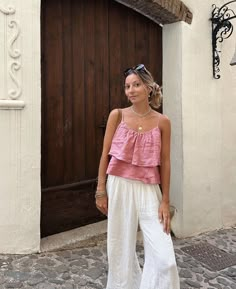 Vacation In Spain Outfits, Swedish Clothing Style, Summer Vacation Outfits Aesthetic, Linen Pants Street Style, Amsterdam Fashion Summer, Spain Aesthetics Outfit, Study Abroad Outfits, Europe Fashion Summer, Linen Pants Outfits