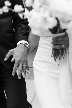 couples on their wedding day Black And White Wedding Photography, White Wedding Photography, Documentary Wedding Photos, Photo Documentary, Photography Documentary, Bride Groom Photos, Wedding Ceremony Photos, Wedding Picture Poses, Candid Wedding Photos