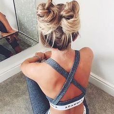 13 Hairstyles Perfect For The Gym - Cassie Scroggins 13 Hairstyles, Easy Bun Hairstyles For Long Hair, Top Knot Hairstyles, Easy Bun Hairstyles, Bun Hairstyles For Long Hair, Sporty Hairstyles, Hairstyles Long