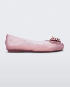 For mini fashionistas who love to play dress-up, the Sweet Love Butterfly is a feminine and delicate ballet flat with charming details, including a pearly shine effect on the upper and sole. The real standout is the double-butterfly appliqué on the vamp, which adds a touch of elegance to complete the look. The bottom butterfly has a rhinestone effect while the top one is smooth and metallic. Let your little one fly with Sweet Love. Pearly effect Ballet flat Butterfly appliqués Slide on/off Upper