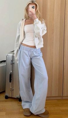 Coastal grandaughter aesthetic, coastal vibes, beach life, vacation, hamptons, east coast, outfits, summer inspo Stripe Pants Outfit, Linen Pants Outfit, Uni Outfits, Outfit Inspo Casual, Stockholm Fashion, American Beauty, Mode Inspo, Cute Everyday Outfits, Airport Outfit