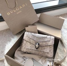 Chanel Backpack, Artist Life, Bvlgari Bags, Casual Chic Outfit, Chic Outfit, Chloe Bag, Replica Handbags