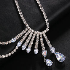 Elevate your wedding or special event look with this stunning Water Drop Crystal Shoulder Chain Bra Strap. Designed to add a touch of elegance, this shoulder jewelry features sparkling zircon rhinestones that shimmer with every movement. The delicate water drop crystals and intricate chain design make it a perfect accessory for bridal gowns, evening dresses, or any formal attire. Crafted with attention to detail, this shoulder harness is both stylish and comfortable, offering a unique way to enh Shoulder Harness, Shoulder Jewelry, Festival Chic, Chain Bra, Bra Strap, Straw Bags, Shoulder Chain, Chain Design, Nose Stud