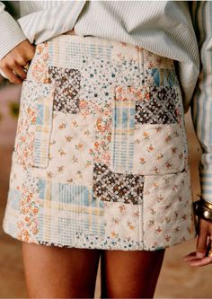 Patchwork skirt Quilt Upcycle Ideas, Ropa Upcycling, Quilted Clothing, Skirt Sewing Pattern, Quilted Skirt, Quilted Clothes, Floral Patchwork, Patchwork Skirt, Skirt Floral