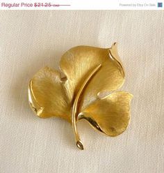 Trifari Jewelry Vintage Brooch Pin, Trifari Jewelry Vintage, Gold Leaf Jewelry, Plant Jewelry, Vintage Crown, Gold Jewelry Stores