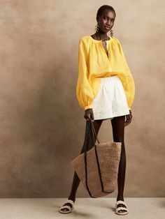 Petite Ramie Balloon-Sleeve Blouse | Banana Republic Ramie Fabric, Outfit Verano, 2019 Style, Yellow Umbrella, Comfort Fashion, Travel Comfort, Balloon Sleeve Top, Scoop Neck Blouses, Poplin Top