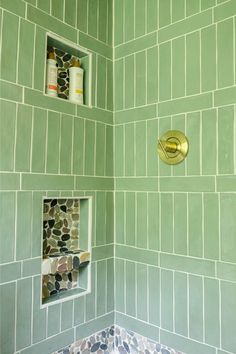 Green tile in a wet room Small Wet Room, Wet Room Bathroom, Functional Bathroom, Wet Room Shower, Open Showers, Wet Room, Tiny Space