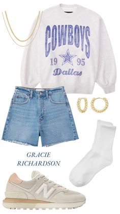 Sunday Football Outfit, Cowboys Game Outfit, Casual Football Game Outfit, Fall Football Outfits, Nfl Outfit Ideas Woman, Fall Tailgate Outfit, Football Sunday Outfit, Fall Football Outfit