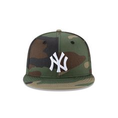 The New York Yankees Basic 9FIFTY Snapback features an embroidered Yankees logo at the front panels and a snapback closure at the rear. Yankees Logo, All Nfl Teams, New Orleans Pelicans, New York Islanders, Florida Panthers, Vancouver Canucks, Anaheim Ducks, Toronto Blue Jays, Blue Jays