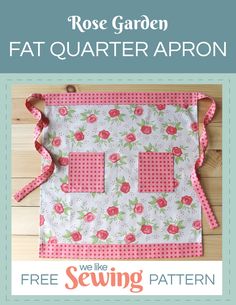 Rose Garden Fat Quarter Apron - We Like Sewing Garden Apron Pattern, Apron Patterns Free, Easy Apron Pattern, Free Apron Pattern, Easy Apron, Flower Fabric Pattern, Sewing Christmas Gifts, Apron Patterns, Garden Apron