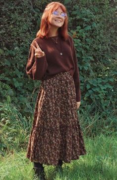 English Class Outfit, Cottagecore Business Casual, Long Brown Skirt Outfit Ideas, Classy Teacher Outfits, Fun Business Casual Outfits, Thrifty Outfits, English Teacher Outfit, Soft Grunge Outfit, Casual Cottagecore