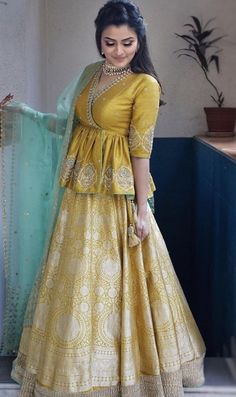 Long Blouse Designs, Half Saree Designs, Salwar Kamiz, Unique Blouse Designs, Indian Gowns, Indian Bridal Outfits, Designer Party Wear Dresses, Designer Dresses Casual