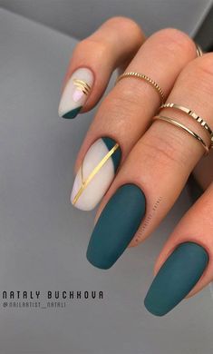 So if you’re looking for some inspiration as we head into 2021, we’ve curated the most of-the-moment nail art trends from our Instagram feeds. For your cool and creative manicures are here to stay in 2021. The nails feature matte green nails and two nails are white nails with green accent nails. Matte Green Nails, Nagellack Trends, Heart Nail, Matte Nails Design, Matte Green, Simple Summer, Nails 2021, Classy Nails