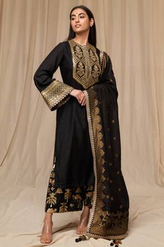 Editor's Note Unlock Your Glamour Quotient With This Black Raw Silk Kurta, Culotte & Dupatta. Kurta Is Adorned With Aari Embroidery And Placket Detail , Bell Sleeves Embellished With Em... Brocade Dupatta, Raw Silk Kurta, Caribbean Fashion, Black Kurta, Shoulder Duster Earrings, Aari Embroidery, Silk Kurta, Lakme Fashion Week, Silk Brocade