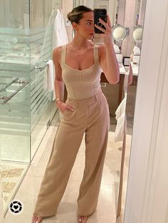 Beige Tailored Pants Outfit, Nude Trousers Outfit, Wide Leg Pants Aesthetic, Tan Trousers Outfit, Beige Wide Leg Pants Outfit, Beige Trousers Outfit, Trouser Fits, Nude Trousers, Minimal Summer Outfit