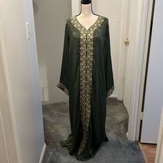 Beautiful Embroidered Kaftan. With Gold Detail. Perfect For Any Occasion. From Qatar. Size 3x Which Is Equivalent To 16 To 18 Size. Embroidered Kaftan, Dresses Beautiful, Modest Dresses, Green Gold, Gold Details, Qatar, Green And Gold, Maxi Dress, Womens Dresses