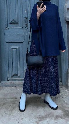 Winter Muslimah Outfit, Winter Hijab Outfits Dresses, Winter Hijab Outfits, Muslimah Fashion Casual, Estilo Hijab, Modest Casual Outfits, 일본 패션, Modesty Outfits, Muslim Outfits Casual