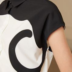 A blouse with a boldly drawn black panther from the neck to the bottom of the chest.
 With a mysterious design, it has a presence that attracts people.
 This is a piece you want to wear on days when you want to make the top the main character and feel special.

 <Size>


 small size






 Length: 59.5cm

 Bust: 94cm




 medium size



 Length: 61cm

 Bust: 98cm




 L size



 Length: 62.5cm

 Bust: 102cm







 <Material>


 polyester










 <model wearing>




 wearing size



 medium Chic Short Sleeve Party Shirt, Black Fitted Tops With Collared Neckline, Black Short Sleeve Party Shirt, Chic Fitted Black Short Sleeve Top, Chic Black Fitted Short Sleeve Top, Trendy Short Sleeve Stretch Blouse, Chic Black Shirt With Collared Neckline, Trendy Black Top With Collared Neckline, Trendy Fitted Half Sleeve Blouse