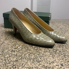 Timeless Classic Elegance/ These Botega’s Have Been Well Loved And Lightly Worn. Only Sign Of Wear Is Scuffing On The Heels. Woven Leather Upper Is Flawless. They Are Size 9- Narrow! Bottega Veneta Green, Bottega Veneta Shoes, Bottega Veneta Intrecciato, Better Love, Leather Pumps, Classic Elegance, Timeless Classic, Bottega Veneta, Shoes Women Heels