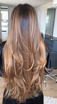 Caramel Balyage Long Hair, Dark Honey Hair Color, Honey Blonde Balayage On Dark Hair, Hair Growth Remedies, Hair Growth Vitamins, Slow Hair Growth, Faster Hair Growth, Medium Length Wavy Hair, Brown Hair Inspo