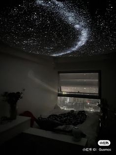 bedroom design Bedroom Decor Galaxy, Space Themed Apartment, Ceiling Decor Bedroom Aesthetic, Space Themed Ceiling, Star Lights On Ceiling Bedrooms, Night Sky Room Aesthetic, Astronomy Bedroom Decor, Starry Night Room Theme, Starry Bedroom Ideas