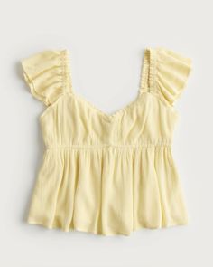 European Summer Clothes, Urban Outfitters Aesthetic Clothes, Cute Babydoll Tops, Cute Girly Tops, Thrifted Summer Outfits, Yellow Top Outfit, French Clothes, Dream Tops, Adrette Outfits