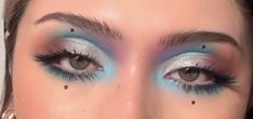 Theater Makeup Ideas, Green And Blue Makeup, Cassie Maddy, Editorial Make-up, Best Makeup Looks, Abstract Makeup, 2022 Makeup, Make Up Designs, Maquillage On Fleek