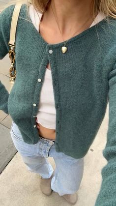 Look Adidas, Áo Len Cardigan, Skandinavian Fashion, Sweater Autumn, Elegante Casual, Cardigan Outfits, Fall 24, Stockholm Fashion, Fall Fits