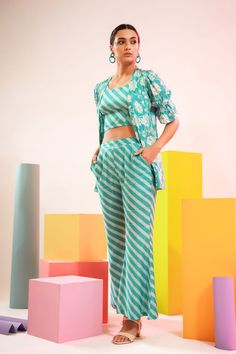 co-ord set Co Ords Outfits Summer, Air Port Outfit, Co Ords Outfits, Diwali Outfits, Floral Print Jumpsuit, Effortless Outfit, Balloon Sleeve Top, Stylish Blouse Design, Linen Casual