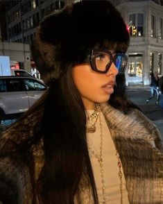 Fur Hat Outfit, Aesthetic Selfie Ideas, Chunky Glasses, Aesthetic Selfie, Headband Outfit, Black Barbie, Fur Hat, Fall Fits, Outfits With Hats