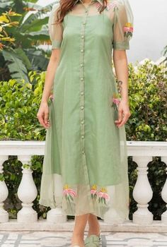 Dress Designs For Stitching, Simple Frock Design, Kurti Style, Kurti Sleeves Design, Simple Frocks, Simple Kurta Designs, Kurti Neck, Dress Design Patterns, Kurti Neck Designs