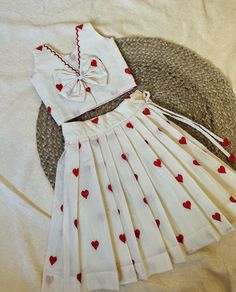 Cute Frocks, Cotton Frocks For Kids, Frocks For Kids, Kids Party Wear Dresses, Kids Dress Collection, Kids Blouse Designs, Baby Frock Pattern